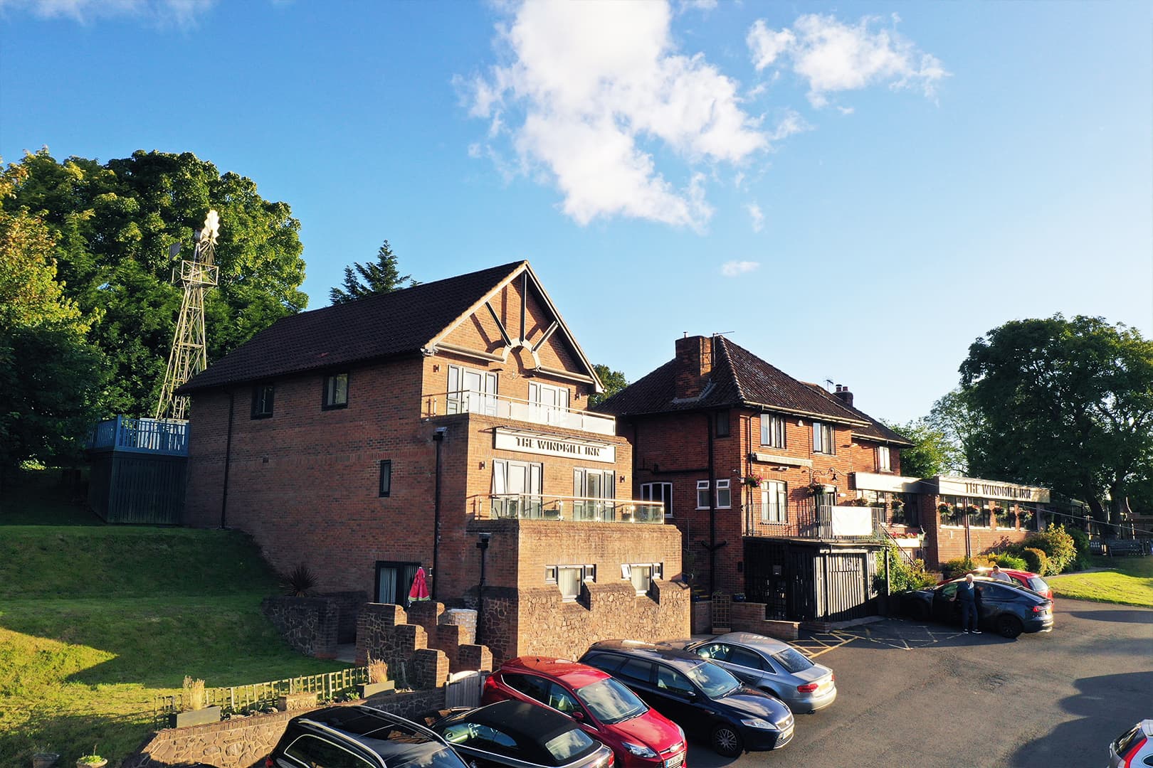 Front view of the Windmill Inn.